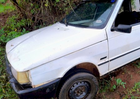 Ivinhema - Motorista abandona veículo após colisão em cerca