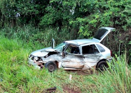 Ivinhema - Acidente na BR 376 entre carro e caminhão deixa uma vítima presa as ferragens