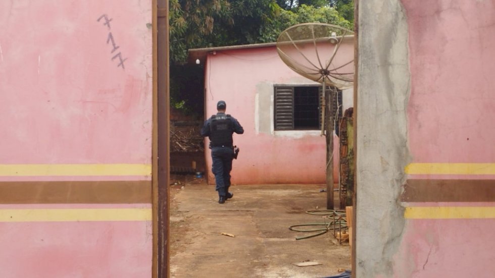 Troca de tiros com a Polícia Militar termina com um morto e outro preso