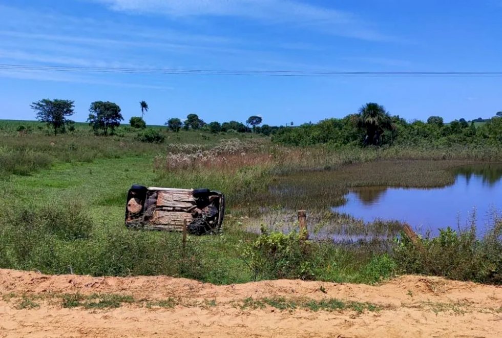Tragédia: Casal e dois filhos morrem afogados após carro cair em açude