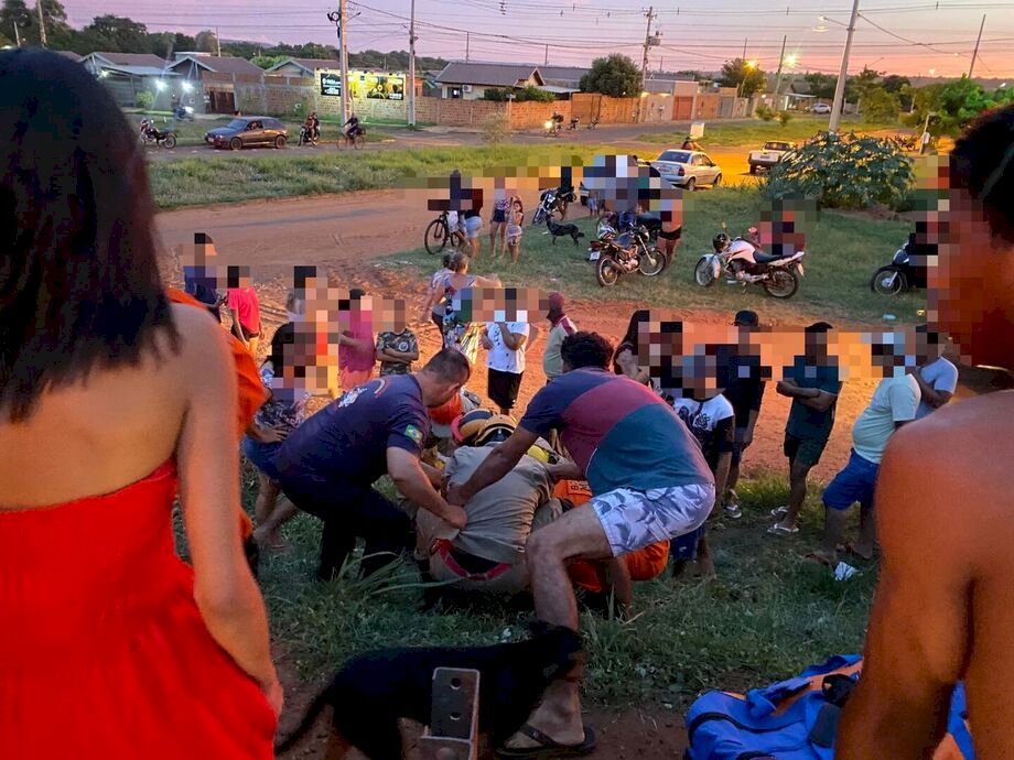 Mulher é atingida por caminhão enquanto caminhava na BR-262