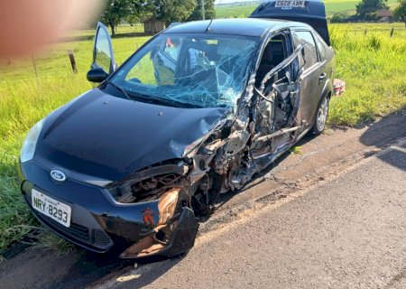Ivinhema - Acidente envolvendo carro e caminhão na BR -376 na baixada dos Navarros