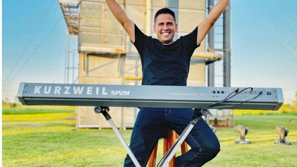 Nas redes sociais, feminicida exalta ser ‘homem de Deus’ e ostenta fotos com famosos