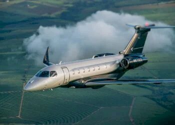 Embraer fecha maior contrato da história com Flexjet e ações disparam 15%