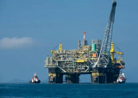 Produção de petróleo e gás se mantém próximo a recorde de 2023