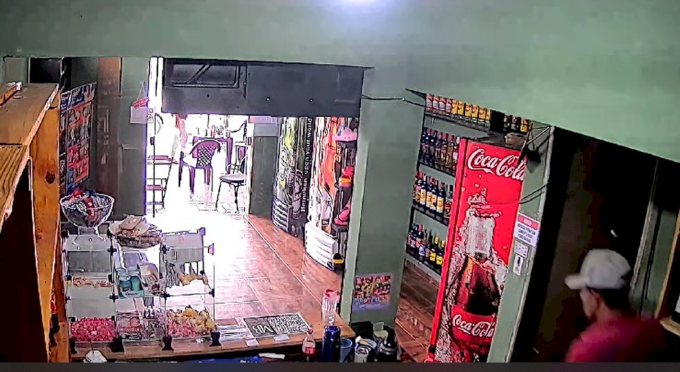 Homem invade bar e atira em funcionário em cidade de MS