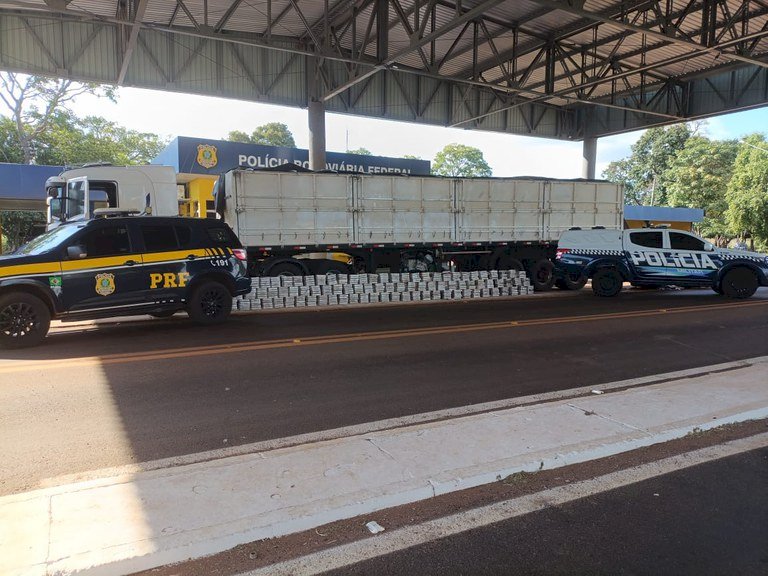 PRF e PM apreendem 462 Kg de cocaína na BR-060
