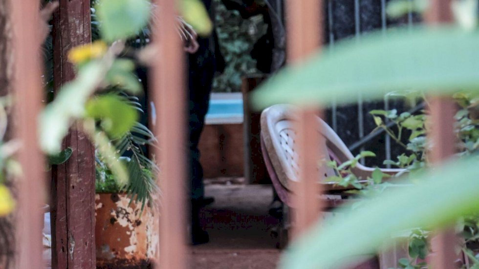 Bebê de 1 ano morre afogado em piscina na casa de babá