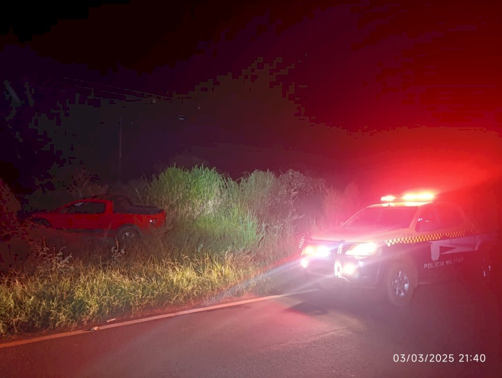 Ivinhema - Motorista perde controle da direção de veículo na MS-141, sai da pista e três são encaminhados para o hospital