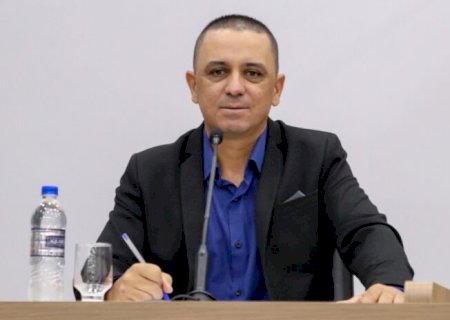 Vagner Policia solicita melhoria no ponto de ônibus da Vila Alice, reinstalação de placas para estacionamento em avenidas e recapeamento asfáltico