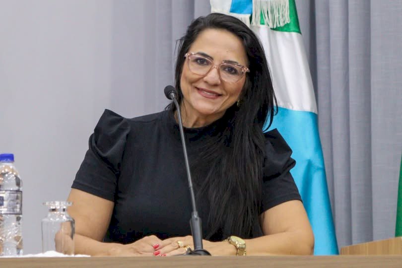 Lucimar Viana requer informações e providencias quanto a situação da van responsável pelo transporte de pacientes