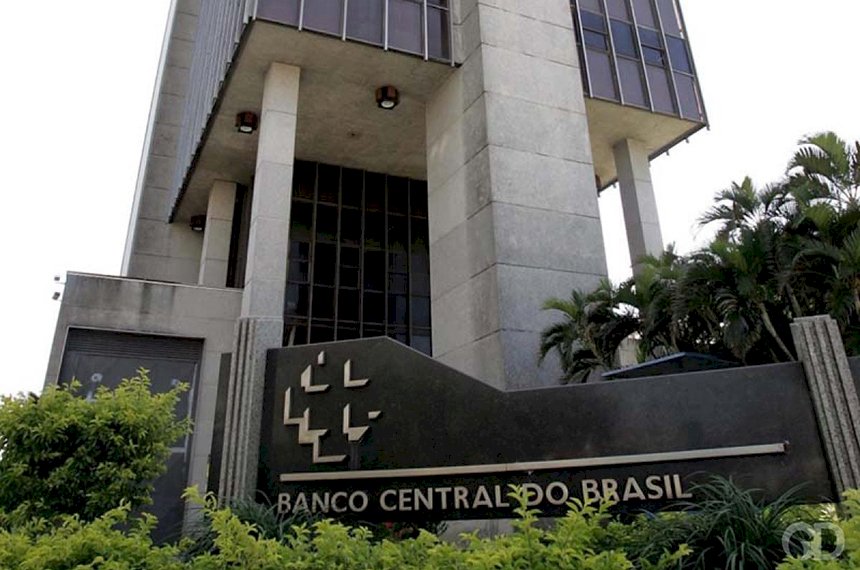 Setor público tem superávit em março e dívida pública bruta cai a 75,9% do PIB