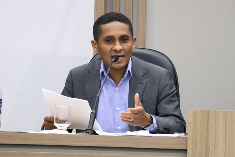Os vereadores José Wilson e Marcio Alves, pedem levantamento e cascalhamento nas estradas da Gleba Piravevê