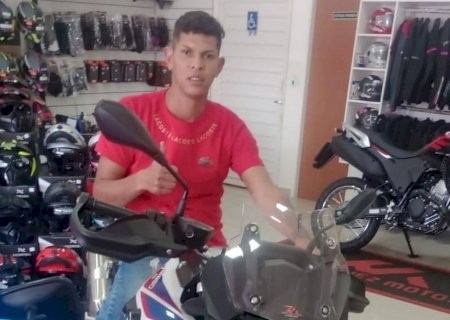Jovem atingido com três tiros em conveniência morre em MS
