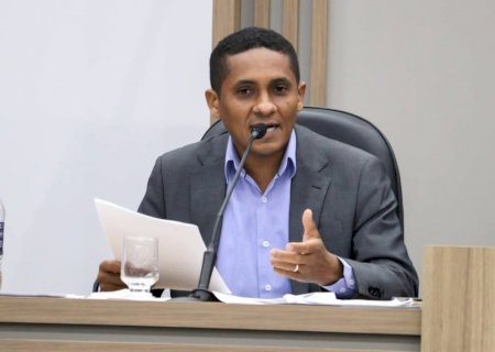José Wilson pede melhorias em rede elétrica de rua