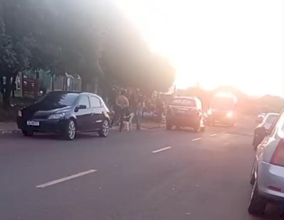Ivinhema - Após atacar os pais com enxada, homem é baleado ao avançar contra policiais
