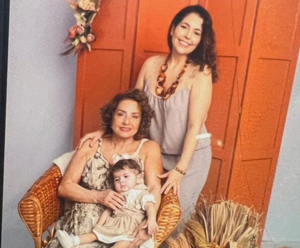 Avó, mãe e neta são encontradas mortas em apartamento