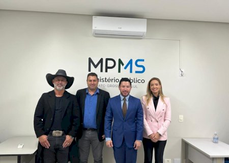 Legislativo e Executivo de Ivinhema participam da posse de  nova Promotora de Justiça