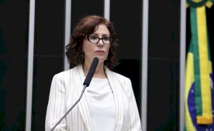 Condenada pelo STF, Carla Zambelli anuncia que deixou o Brasil