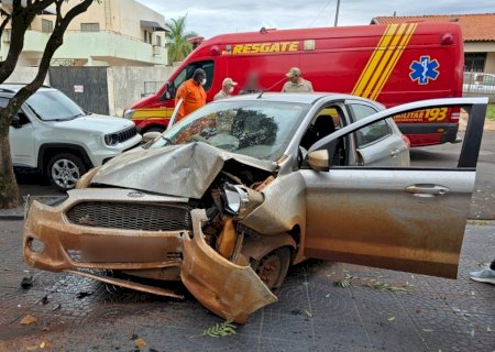 Condutor perde o controle e colide contra muro após suspeitar que estava sendo seguido