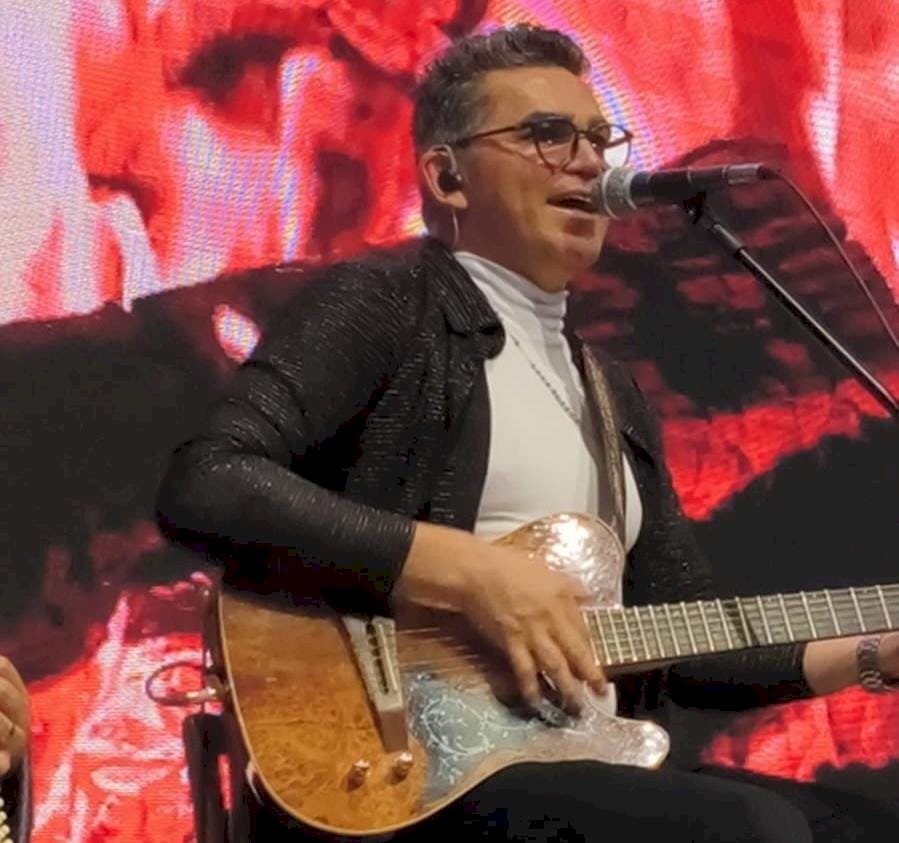 Magron Escobar comemora seus 50 anos no palco, do jeito que mais ama