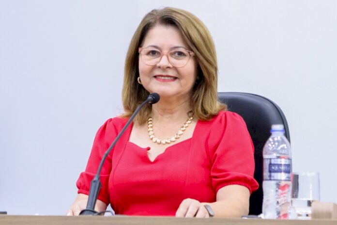 Ivonete Mendonça pede implantação de “Centro Dia” (Creche para Idosos)
