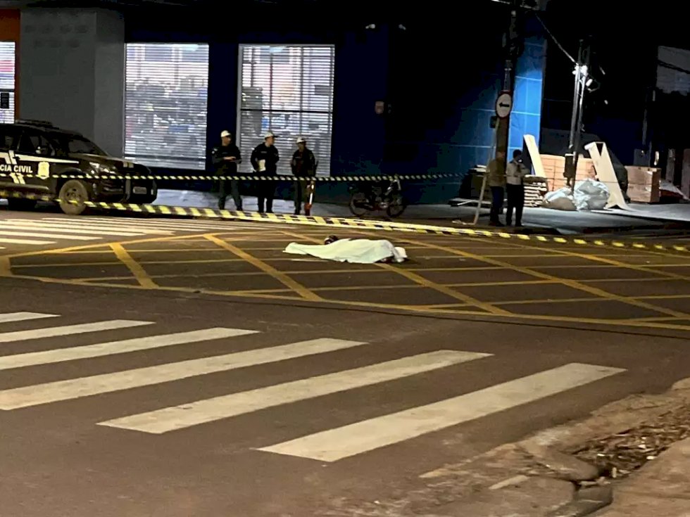 Colisão entre Saveiro e moto deixa um morto e outro ferido