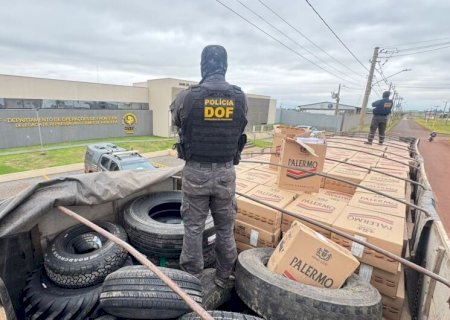 Deodápolis - Carreta com mais de R$ 1,3 milhão em cigarros e pneus é apreendida