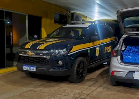 PRF apreende 318 Kg de maconha e recupera veículo