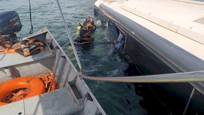 Ônibus com 50 passageiros cai em rio e motorista morre afogado