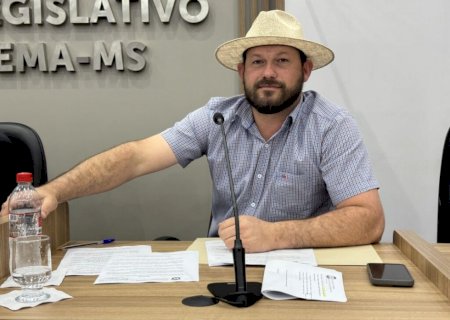 Eder Chicó solicita que seja incluído no cronograma de serviços, recapeamento asfáltico da Avenida Mateus Carminatti no Eco Park