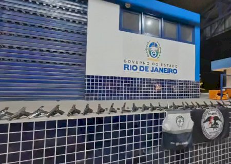 Mulher é presa com 30 pistolas no RJ; arsenal iria para o Complexo do Alemão