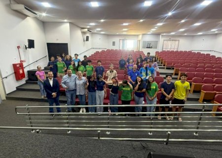 Alunos de escola estadual visitam o Poder Legislativo