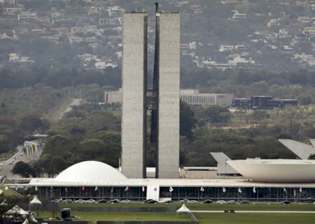 Lula sanciona, com vetos, reajuste salarial para cargos do Legislativo