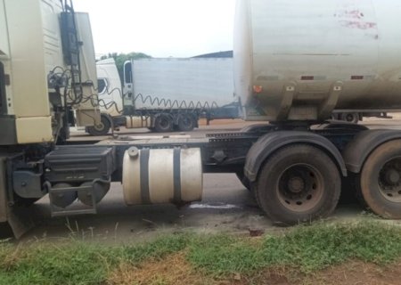 Explosão de pneu em caminhão-tanque deixa dois feridos no Posto Fiscal de Sonora