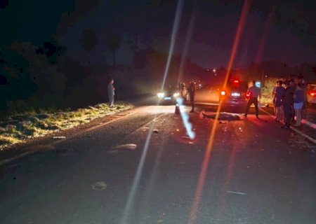 Colisão frontal mata motociclista e deixa idosa em estado grave
