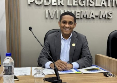 José Wilson pede que seja finalizada as obras e limpeza do canteiro central da avenida Brasil no bairro Agua Azul