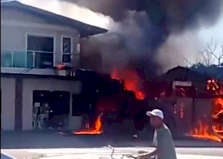 Avião de pequeno porte cai sobre restaurante e deixa 4 vítimas fatais