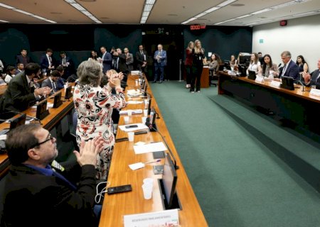 CCJ aprova admissibilidade de propostas que acabam com escala 6x1