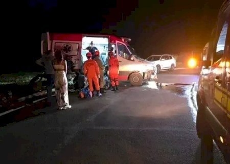 Motorista dorme ao volante e bate ambulância com gestante entubada em MS