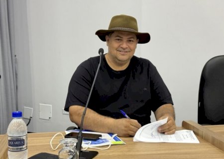 Marcio Alves requer cumprimento das normas sanitárias junto à empresa localizada nas proximidades do Bairro Eco Park, solicita recapeamento do pavimento asfáltico do Jardim Aeroporto e operação tapa-buracos no Eco Park I e II