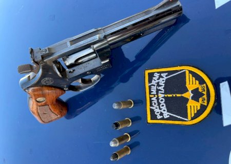 PMR localiza arma de fogo em área rural,  e conduz homem para delegacia por porte ilegal