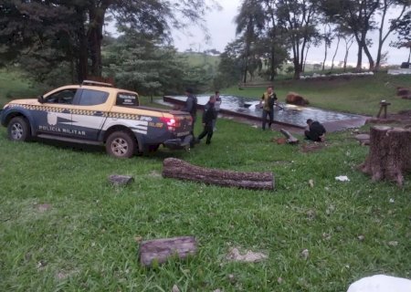 Tragédia na fronteira: perseguição acaba com morte e carro dentro de piscina