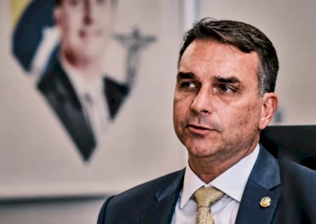 Flávio Bolsonaro negociou R$ 134 milhões com Vorcaro para financiar filme sobre Bolsonaro, diz Intercept