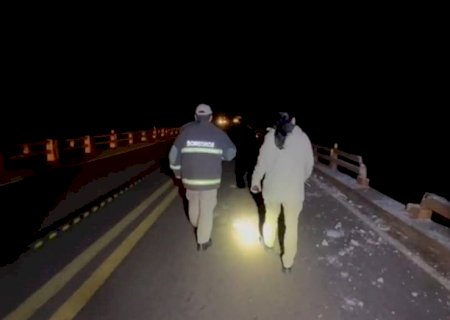 Caminhão cai de ponte sobre Rio Vacaria na BR-163, buscas por vítimas são realizadas