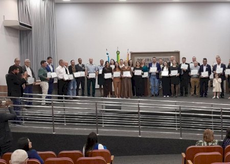 Ivinhema - VPA Agência de Publicidade e Notícias homenageia mais de 45 personalidades em noite de reconhecimento na Câmara Municipal