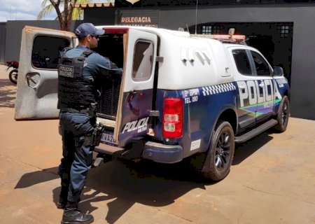 Angélica - Polícia Militar prende homem com porção de maconha e encaminha o indivíduo até a delegacia