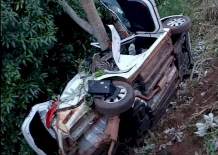 Acidente entre carro e caminhão na BR -163, deixa uma vítima presa as ferragens