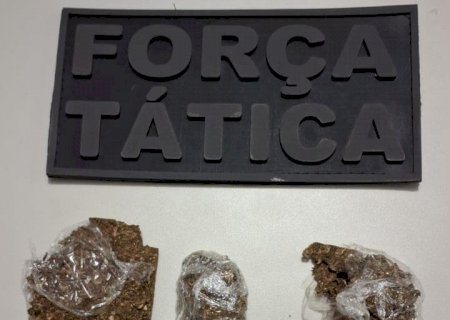 Nova Andradina - Polícia Militar prende jovem por tráfico de drogas após denuncia anônima