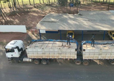 Polícia Militar Rodoviária apreende carreta carregada com cerca de 40 mil pacotes de cigarros durante fiscalização na MS-164